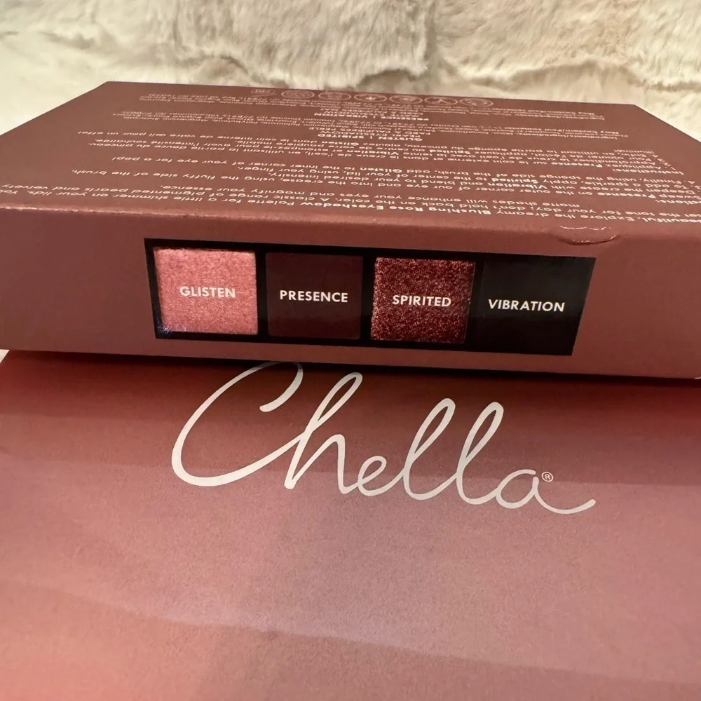 CHELLA  and VELA BEAUTY BLUSHING ROSE EYESHADOW PALETTE. New in Box